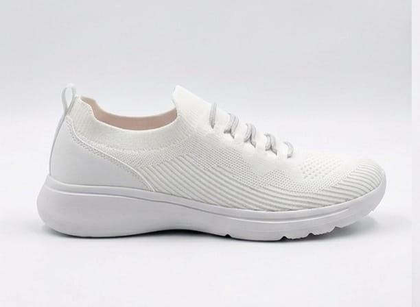 Lace-up women's sneaker