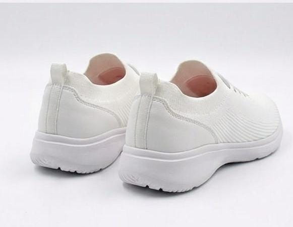 Lace-up women's sneaker